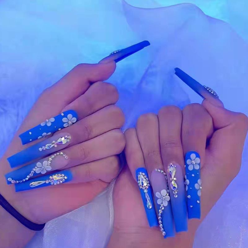 Langes Drücken auf den Nägeln Glossy French Blue Full Cover Falsche Nägel Blumen Ballerina Nail Art Set DIY Künstliche Acryl Gefälschte Nagelspitzen Auf den Nägeln kleben für Frauen 24 Stück